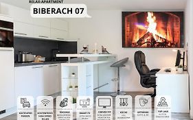 Relax-Apartment Biberach - Relax Massagesessel - Smart-TV 85 Zoll - voll ausgestattete Küche - High-Speed Internet - Arbeitsplatz mit Curved Monitor